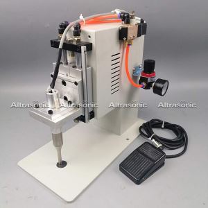 Complete ultrasone machine voor 3-laags masker-oorbandpuntlassen